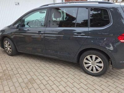 Gebraucht VW Touran Comfortline 110 PS (80 kW) 2017 Grau Van / Kleinbus