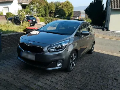 Gebraucht Kia Carens 141 PS (103 kW) 2016 Grau Van / Kleinbus