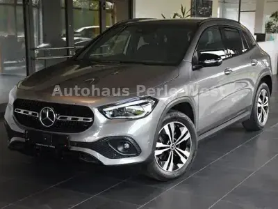 Gebraucht Mercedes GLA200 150 PS (110 kW) 2023 Grau SUV