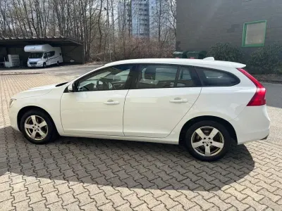 Gebraucht Volvo V60 Linje Svart 150 PS (110 kW) 2018 Weiß Kombi