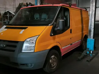 Gebraucht Ford Transit 85 PS (62 kW) 2010 Orange Van