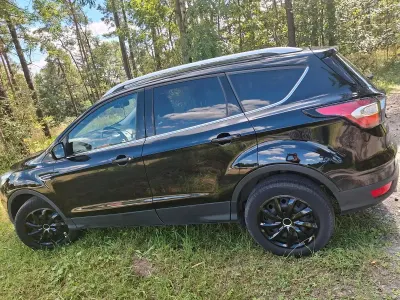 Gebraucht Ford Kuga Trend 120 PS (88 kW) 2017 Schwarz SUV