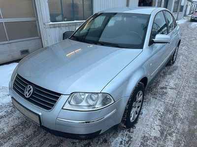 Gebraucht VW Passat Highline 116 PS (85 kW) 2002 Silber Limousine