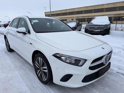 Gebraucht Mercedes A250 218 PS (160 kW) 2021 Weiß Limousine
