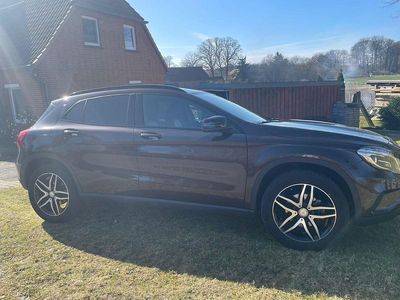 Second-hand Mercedes GLA200 Urban 156 CP (114 kW) 2016 Maro SUV