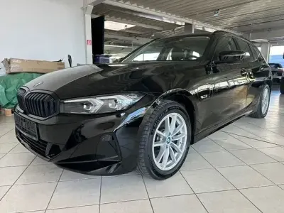 Gebraucht BMW 320e Shadowline 350 PS (257 kW) 2023 Schwarz Limousine