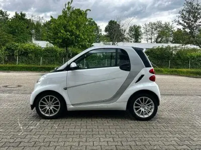 Gebraucht Smart ForTwo Coupé 71 PS (52 kW) 2011 Weiß Coupé