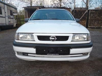 Begagnad Opel Vectra 90 HK (66 kW) 1993 Vit Sedan