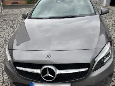 Gebraucht Mercedes A180 116 PS (85 kW) 2018 Grau Limousine