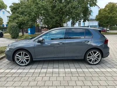 Gebraucht VW Golf VIII 131 PS (96 kW) 2020 Grau Limousine