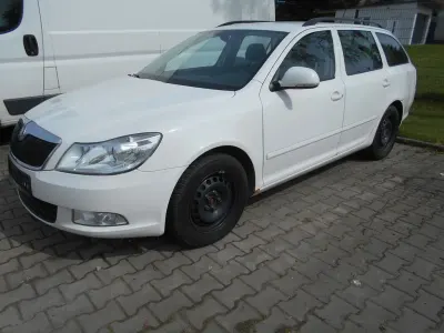 Używany Skoda Octavia Elegance 105 KM (77 kW) 2012 Biały Kombi