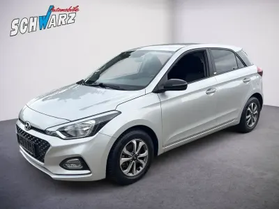 Gebraucht Hyundai i20 Advantage 101 PS (74 kW) 2020 Silber Kleinwagen