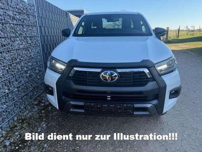 Neu Toyota HiLux 150 PS (110 kW) 2026 Attitude black metallic. Pickup