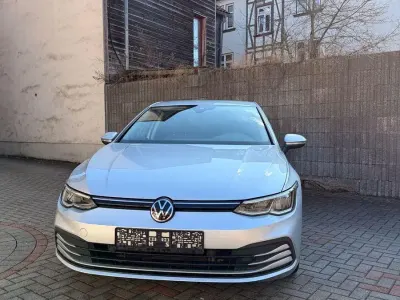 Gebraucht VW Golf VIII Life 150 PS (110 kW) 2020 Silber Limousine