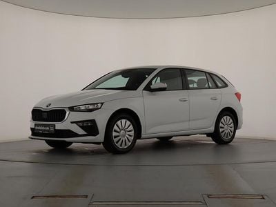 Gebraucht Skoda Scala Essence 95 PS (69 kW) 2025 Moonweiss metallic Kleinwagen