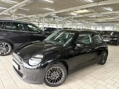 Gebraucht Mini Cooper Essential 135 kW (184 PS) 2024 Schwarz Kleinwagen