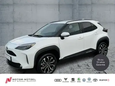 Używany Toyota Yaris Cross Team 131 KM (96 kW) 2024 Biały SUV