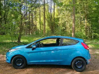 Gebraucht Ford Fiesta Ambiente 82 PS (60 kW) 2009 Blau Limousine