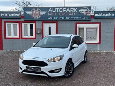 Weiß Gebraucht 2016 Ford Focus ST-Line Limousine | 8.790 € (Fairer Preis)