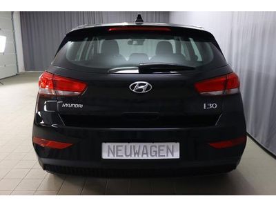 gebraucht Hyundai i30 Pure 1,5 Ltr. - 81 kW KAT, LED-Tagfahrlicht, DA...