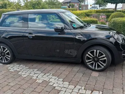 Gebraucht Mini Cooper Hatch 136 PS (100 kW) 2018 Schwarz Kleinwagen