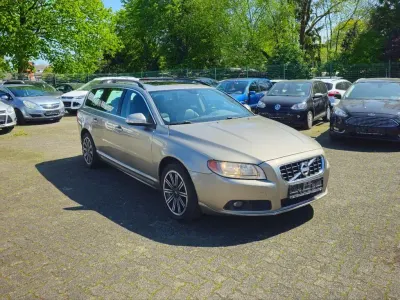 Gebraucht Volvo V70 Momentum 163 PS (119 kW) 2009 Gold Kombi