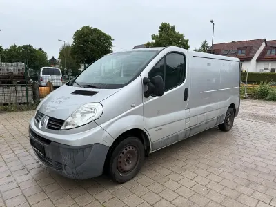 Gebraucht Renault Trafic 114 PS (83 kW) 2013 Silber Van / Kleinbus