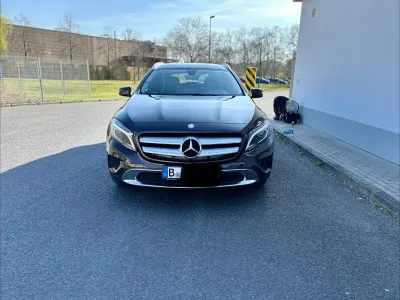 Gebraucht Mercedes GLA180 Urban 122 PS (89 kW) 2016 Braun SUV