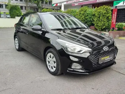 Gebraucht Hyundai i20 Style 101 PS (74 kW) 2018 Schwarz Limousine