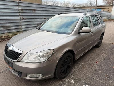 Gelb Gebraucht 2009 Skoda Octavia Kombi | 1.600 € (Teuer)