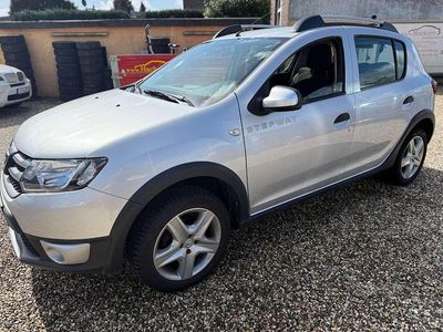 Gebraucht Dacia Sandero Prestige 90 PS (66 kW) 2015 Platingrau Kleinwagen