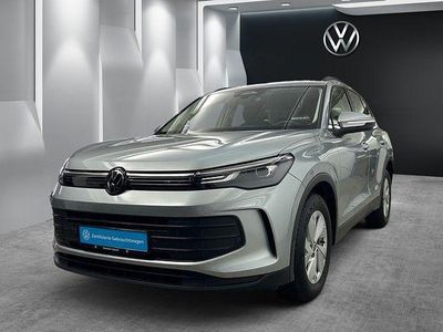 Oyster silver metallic Gebraucht 2024 VW Tiguan Basis SUV | 37.900 € (Etwas zu teuer)