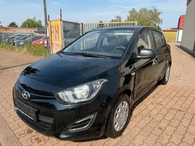 Gebraucht Hyundai i20 Edition 86 PS (63 kW) 2014 Schwarz Kleinwagen