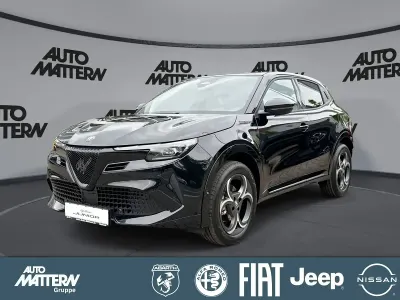 Neu Alfa Romeo Junior Edizione Speciale 107 PS (78 kW) 2026 Schwarz SUV