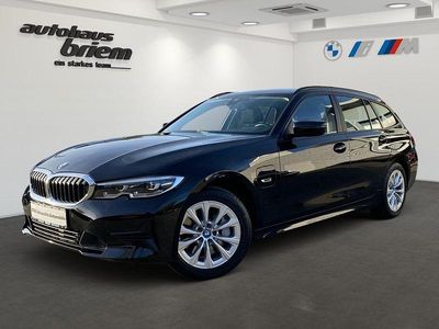 Gebraucht BMW 330e Advantage 292 PS (214 kW) 2022 Schwarz Kombi