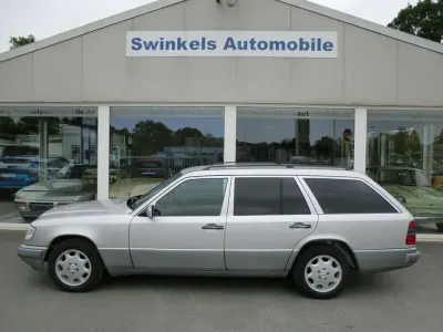 Gebraucht Mercedes E220 150 PS (110 kW) 1995 Silber Limousine