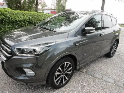 Usata Ford Kuga ST-Line 182 CV (133 kW) 2018 Grigio SUV