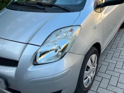Gebraucht Toyota Yaris 101 PS (74 kW) 2009 Silber Kleinwagen