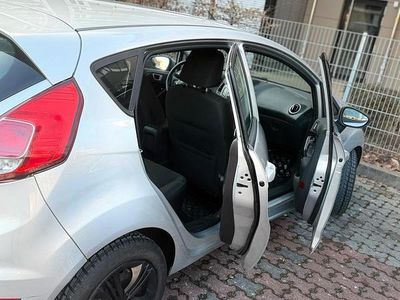 Silber Gebraucht 2013 Ford Fiesta Kleinwagen | 4.400 €
