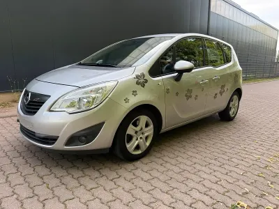 Gebraucht Opel Meriva 101 PS (74 kW) 2010 Silber Van / Kleinbus