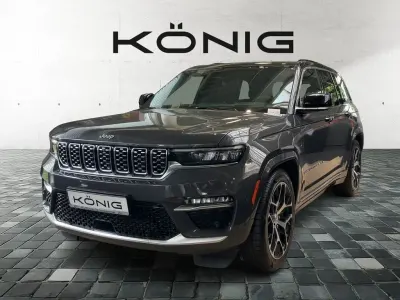 Neu Jeep Grand Cherokee Summit 379 PS (278 kW) 2025 Baltic grey mit dach in kontra SUV