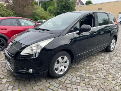 Gebraucht Peugeot 5008 Family 150 PS (110 kW) 2011 Lackierung schwarz perla nera Van / Kleinbus