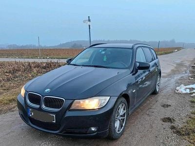 Gebraucht BMW 320 184 PS (135 kW) 2010 Schwarz Limousine