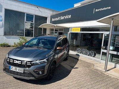 Grau Gebraucht 2024 Dacia Jogger Extreme Van / Kleinbus | 22.500 € (Fairer Preis)