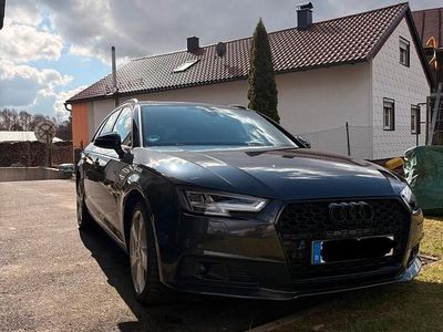 Gebraucht Audi A4 Comfort 190 PS (139 kW) 2018 Grau Kombi