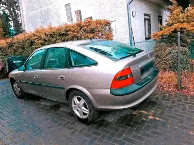 Gebraucht Opel Vectra 115 PS (84 kW) 1996 Gold Limousine