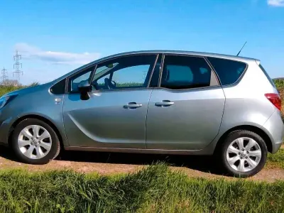 Gebraucht Opel Meriva Edition 140 PS (102 kW) 2012 Silber Van / Kleinbus