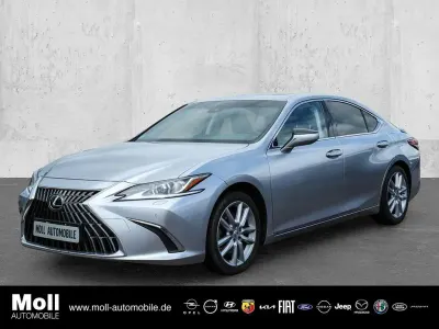 Gebraucht Lexus ES300H 218 PS (160 kW) 2024 Silber Limousine