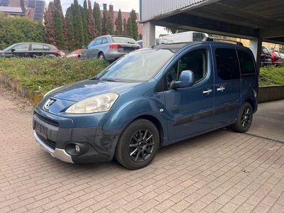 Gebraucht Peugeot Partner Tepee Family 111 PS (81 kW) 2011 Blau Van / Kleinbus
