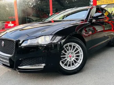 Gebraucht Jaguar XF Pure 179 PS (131 kW) 2016 Schwarz Limousine